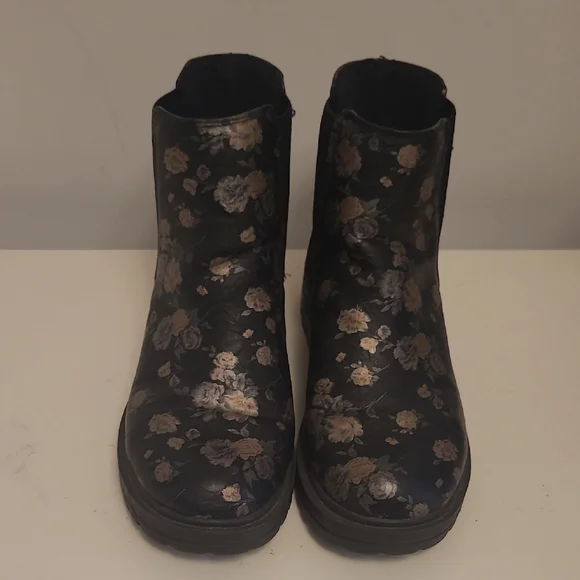Soda Black Floral Ankle Boots - Picture 8 of 9